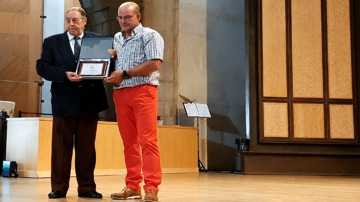 Ell maho Profesor Contreras, reconocido por la Asociaci&oacute;n Zona Norte-El Seminario.