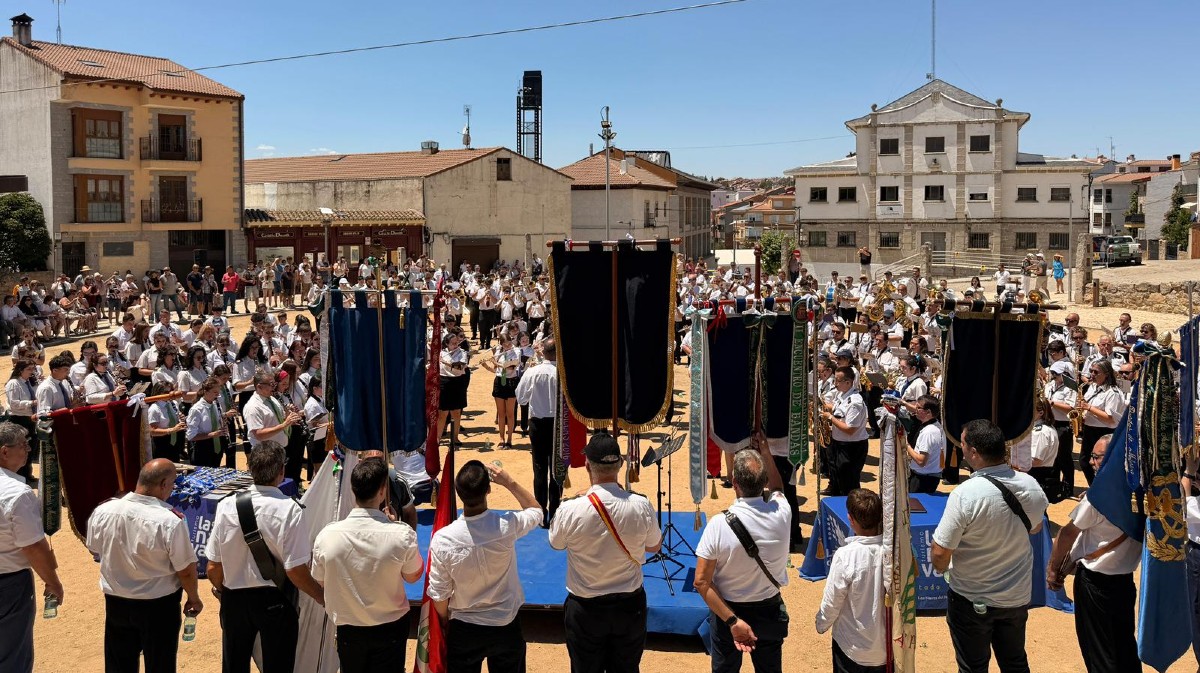 Encuentro de bandas de m&uacute;sica en Las Navas del Marqu&eacute;s.
