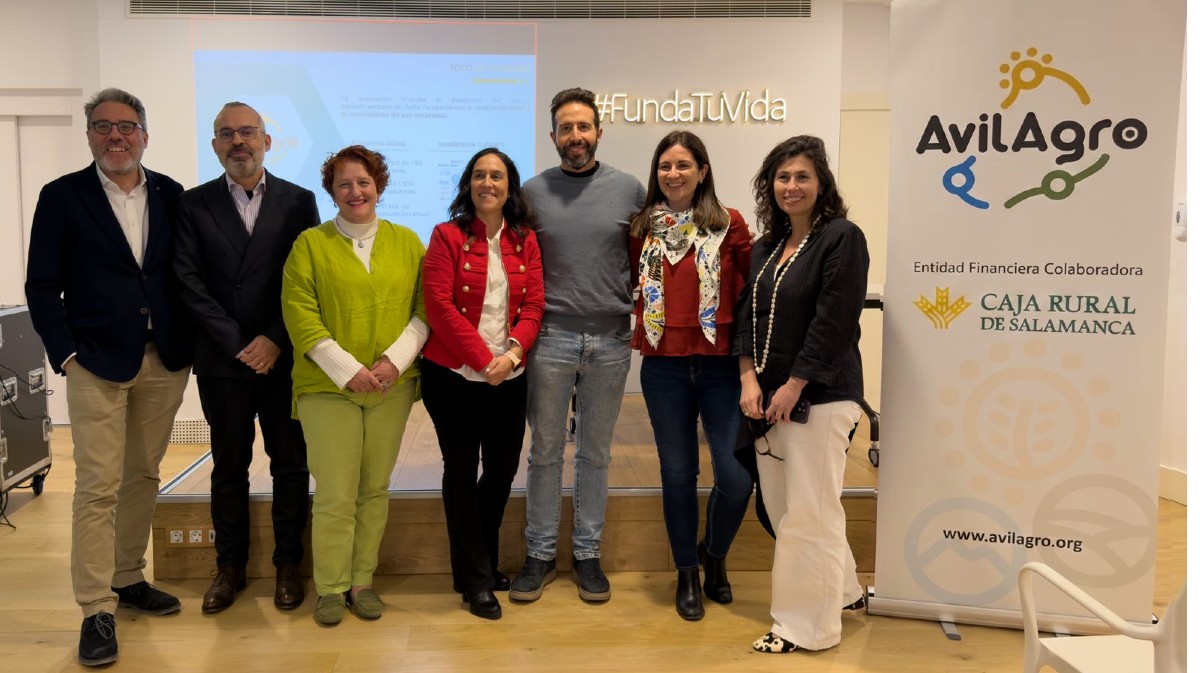 Rueni&oacute;n de la diretiva de Avilagro.