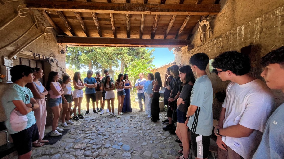 Un campamento juvenil centrado en el astroturismo y la convivencia