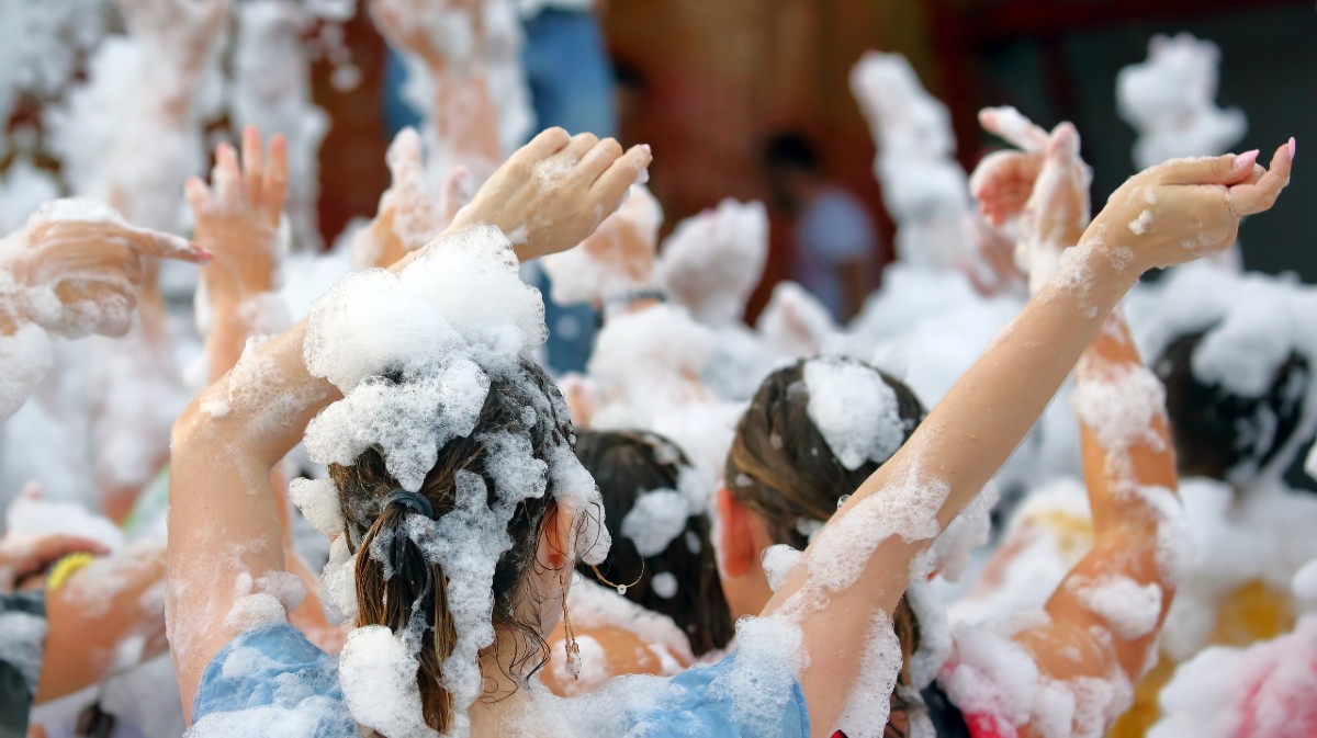 Imagen de archivo de una fiesta de espuma.