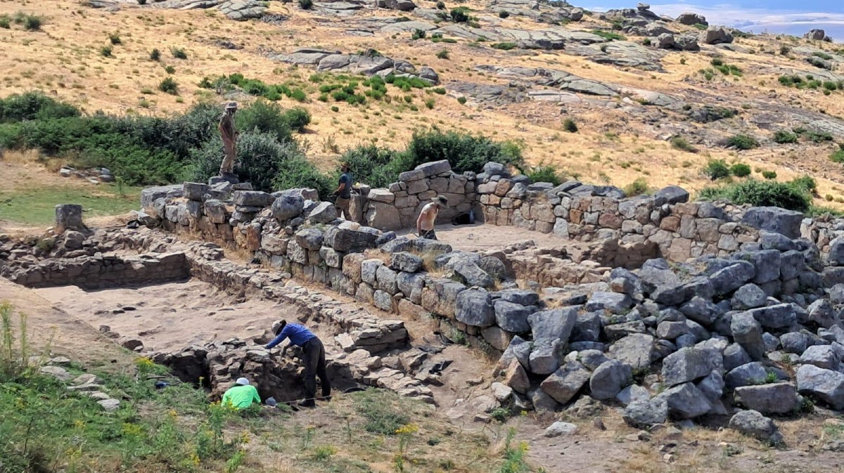 Excavaciones en el castro de Ulaca en la actual campa&ntilde;a.
