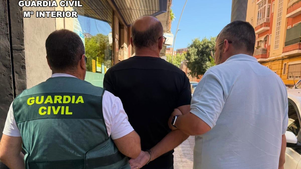Detenido por cometer 16 delitos de hurtos y estafas.