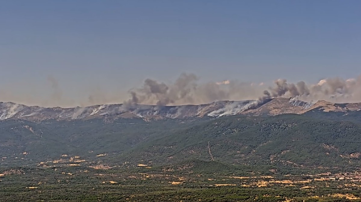 Incendio de Burgohondo a su paso al Valle del Ti&eacute;tar.