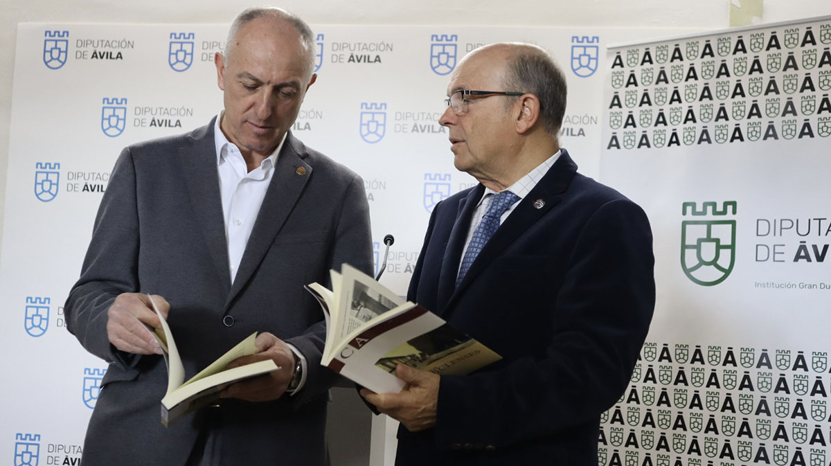El diputado provincial de Cultura Javier Gonz&aacute;lez, con Maximiliano Fern&aacute;ndez, en una imagen de archivo.