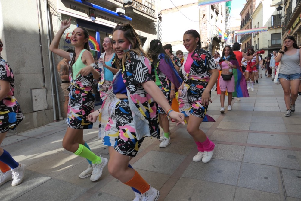 Desfile del Orgullo en &Aacute;vila.