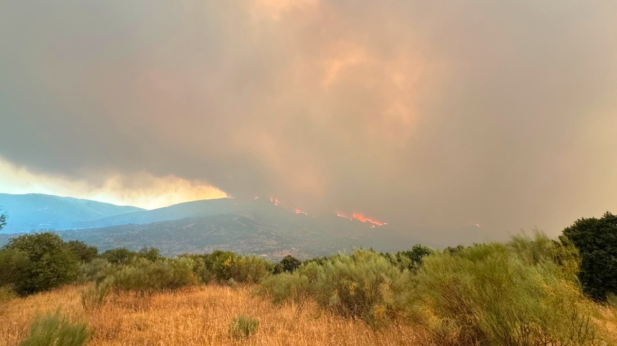 Incendio de Burgohondo desde El Tiemblo.