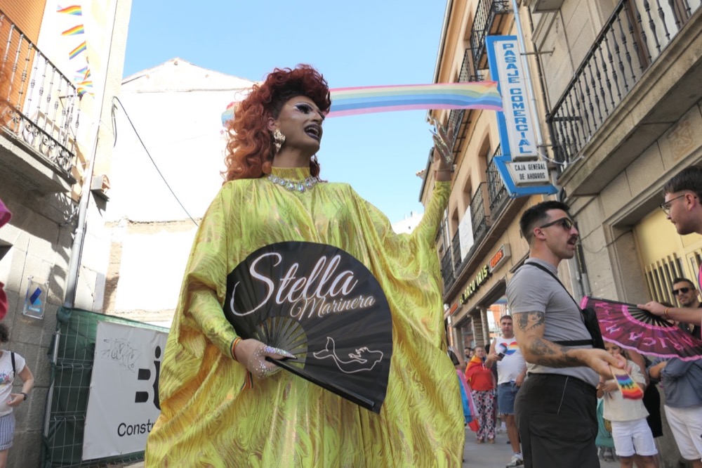 Desfile del Orgullo en &Aacute;vila.
