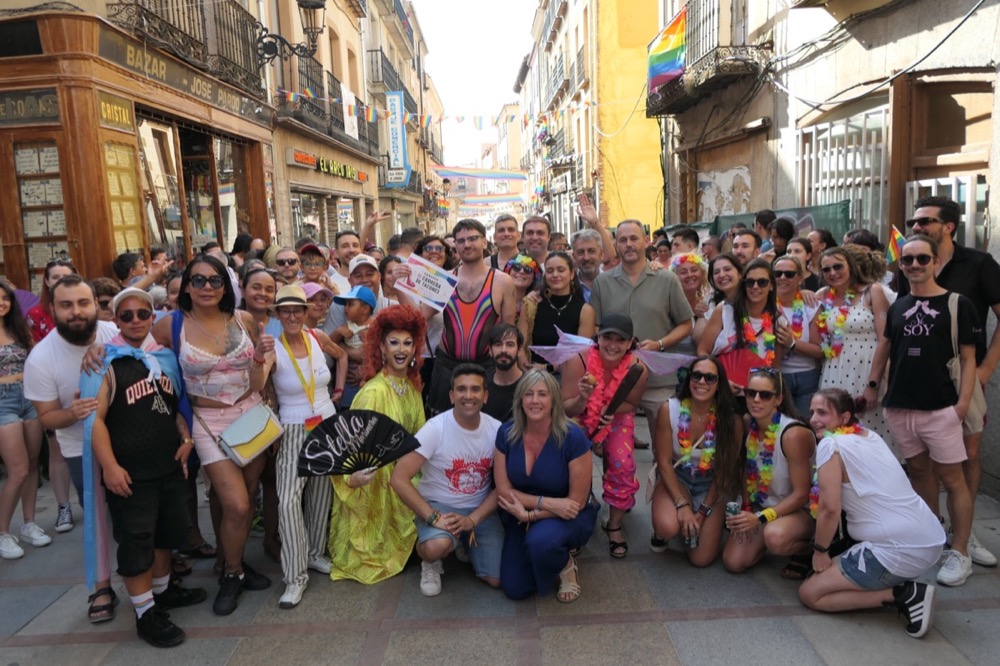 Desfile del Orgullo en &Aacute;vila.