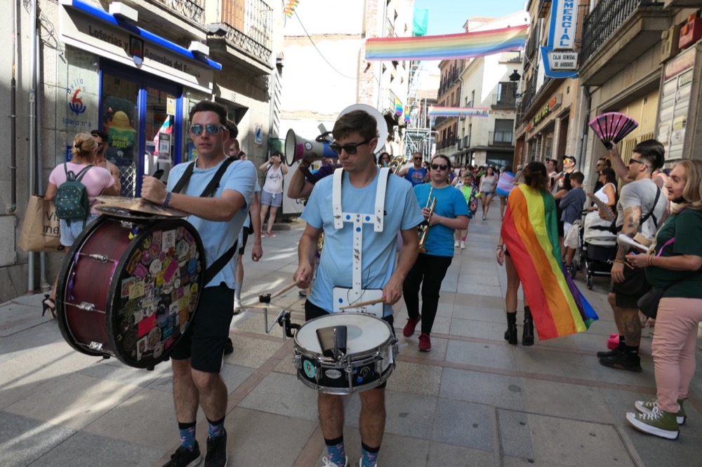 Desfile del Orgullo en &Aacute;vila.