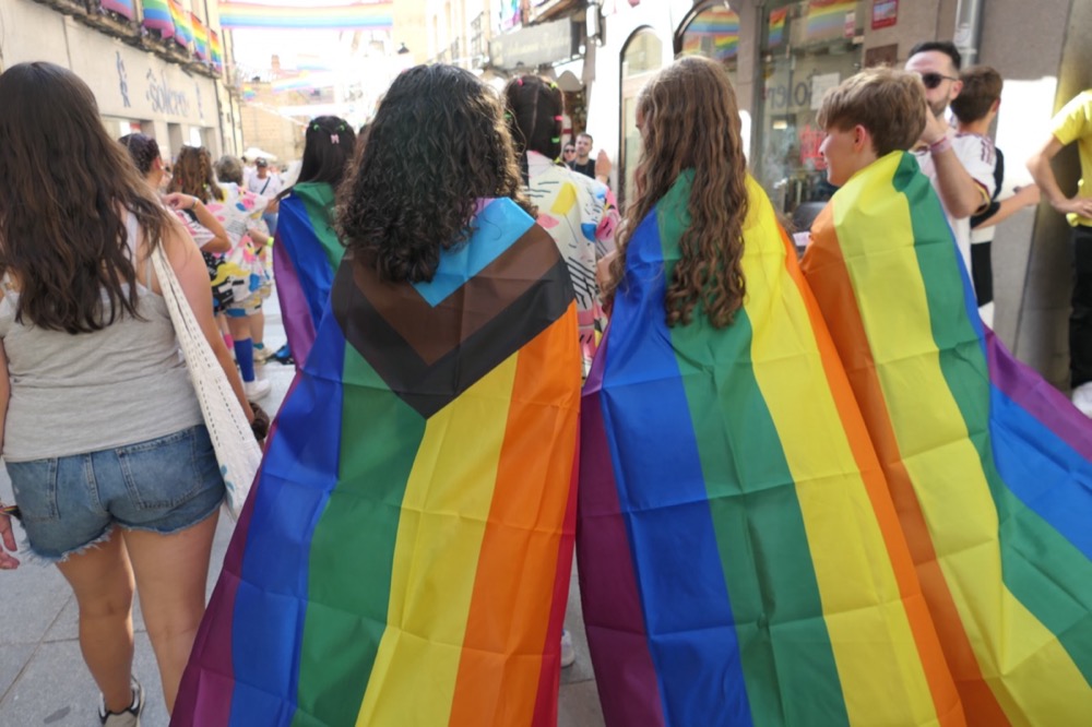 Desfile del Orgullo en &Aacute;vila.