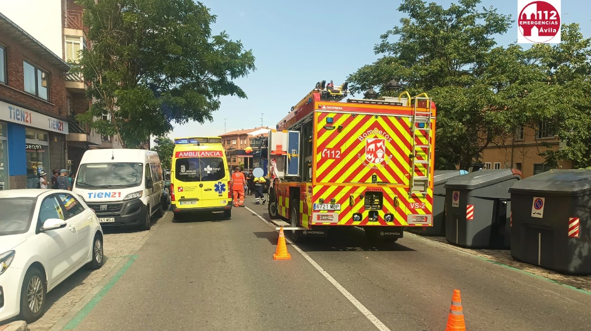 Vuelco de un turismo en la avenida de Madrid en la ma&ntilde;ana del domingo.