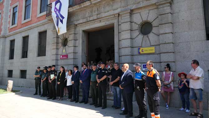 Concentración contra la violencia de género por la mujer asesinada en Burgos.