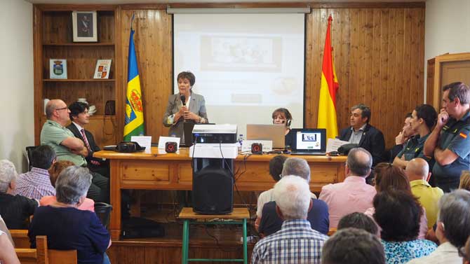 Charla del Plan Mayor Seguridad en Villanueva de &Aacute;vila.