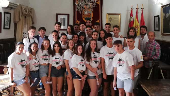 Reunión de los "quintos" de Arenas de San Pedro.