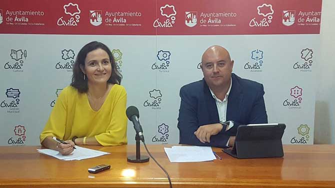 La teniente de alcalde Sonsoles Prieto y el concejal Carlos López.