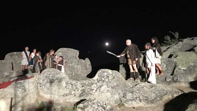 Representaci&oacute;n teatral en el castro de Ulaca.