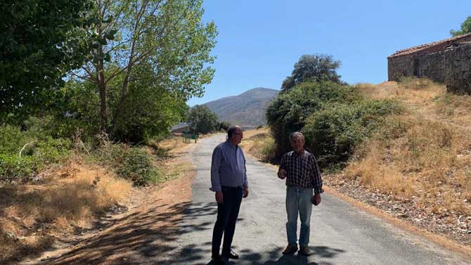 El secretario del PSOE y el alcalde de Amavida.