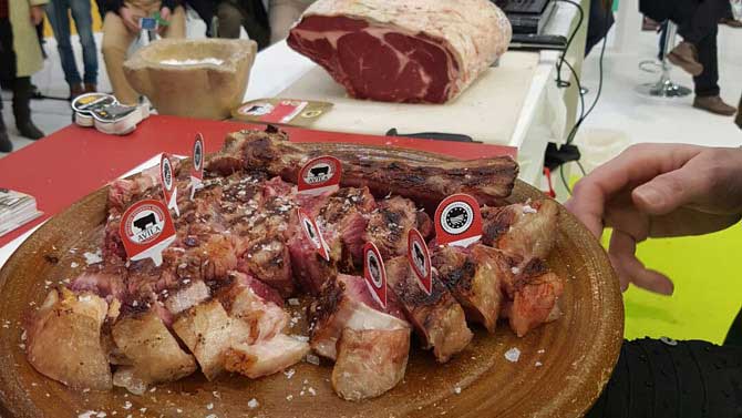 Carne de Ávila en una degustación.