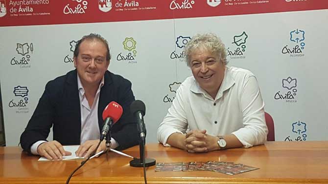 El concejal de Cultura, &Aacute;ngel S&aacute;nchez, y el director de la Teatro Benavente, Luis Miguel Romero.