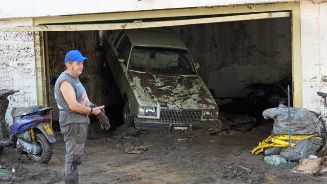 Efectos de la riada en un chalé.