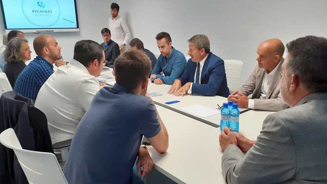 Presentación de Tracción Ávila a empresarios.