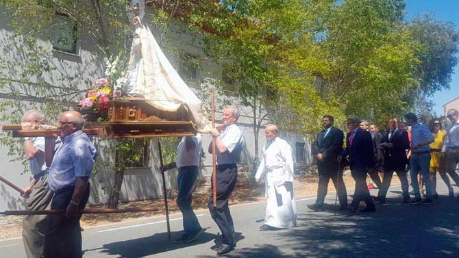 Procesión en las fiestas de Vicolozano-Brieva.