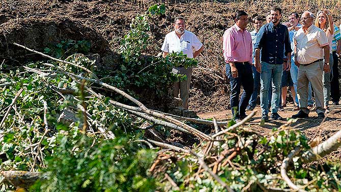 Pablo Casado en la zona de la riada de Las Navas. Foto. Tarek/PP.