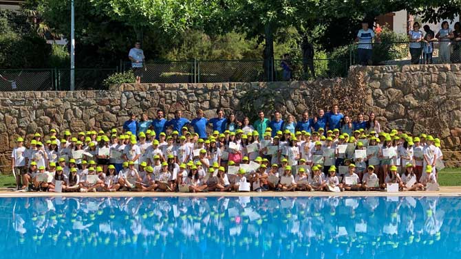Niños participantes en uno de los turnos del campamento de Venero Claro.