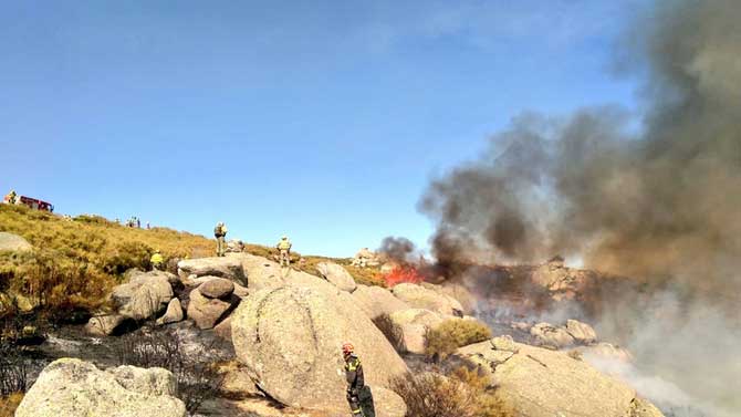 Incendio de Navalacruz en sus primeros momentos.
