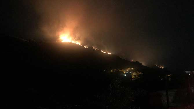 Incendio de Navalacruz a medianoche.