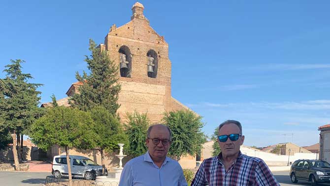 El secretario del PSOE con el alcalde de Cabezas del Pozo.