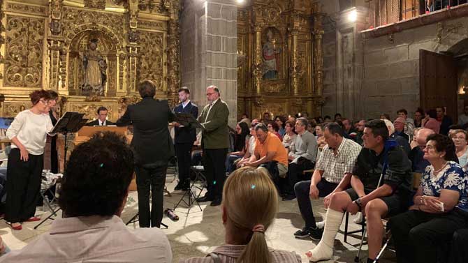 Concierto de las velas en la ermita de las Fuentes.