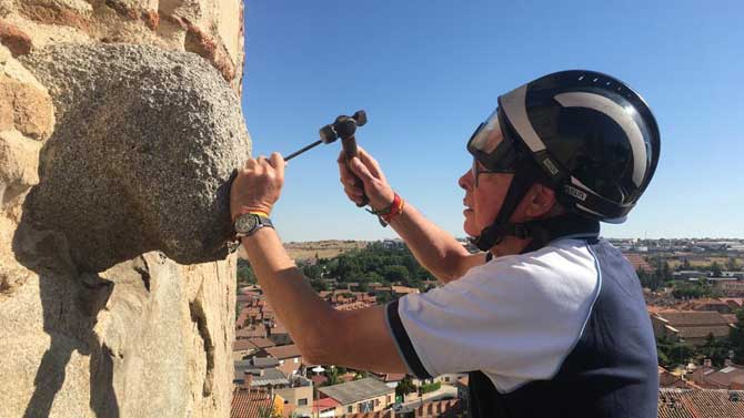Recogida de muestras en el verraco del cerro de la mula.