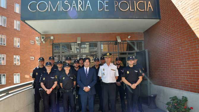 Policías e inspectores en prácticas en la Comisaría de Ávila.