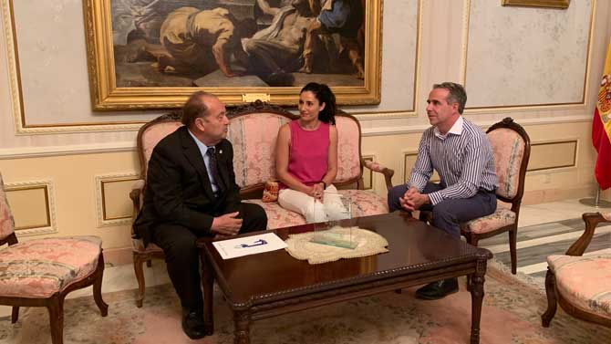 Convenio entre el Centro Universitario Escorial-Mar&iacute;a Cristina y el Ayuntamiento de Las Navas del Marqu&eacute;s.
