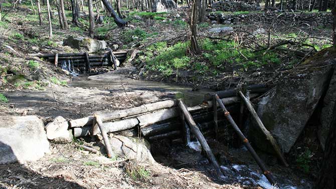 Actuación sobre un cauce tras un incendio.