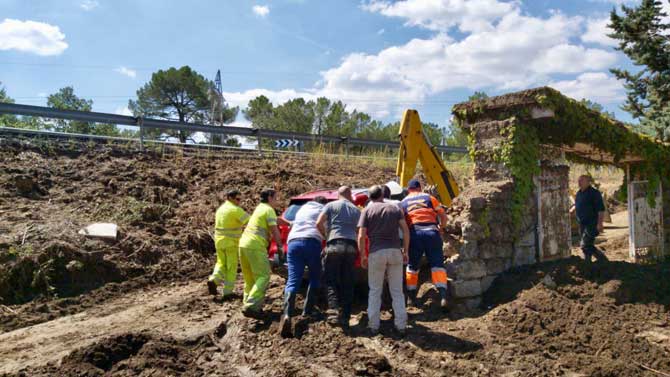 Trabajos de limpieza de la riada en Las Navas.