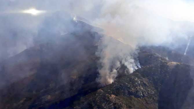 Incendio en Candeleda el domingo por la mañana. Foto: @AT_Brif.
