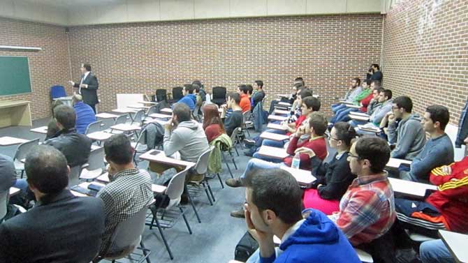 Alumnos en la Escuela Polit&eacute;cnica de &Aacute;vila.