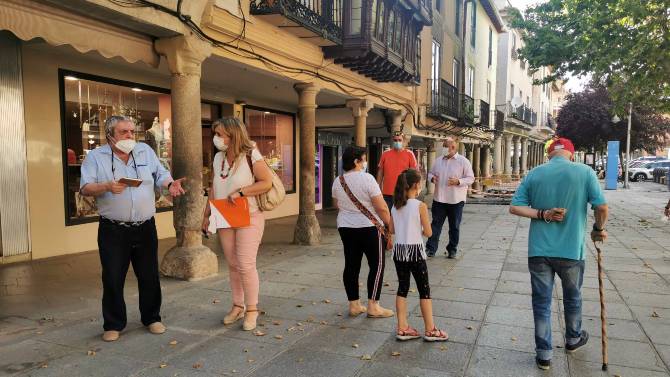 Julia Martín con militantes de Ciudadanos en Arévalo.