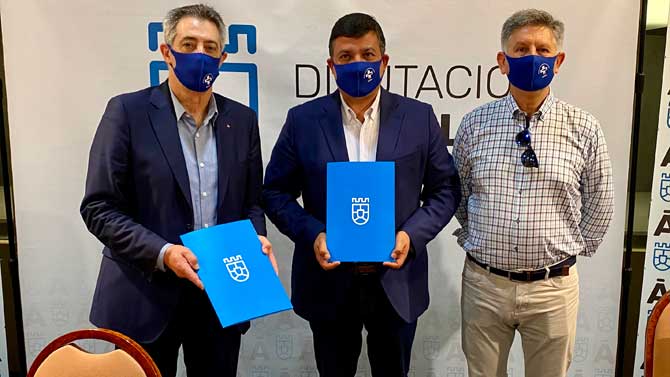Firma del convenio entre Diputación y Hermandad de Donantes de Sangre de Ávila.