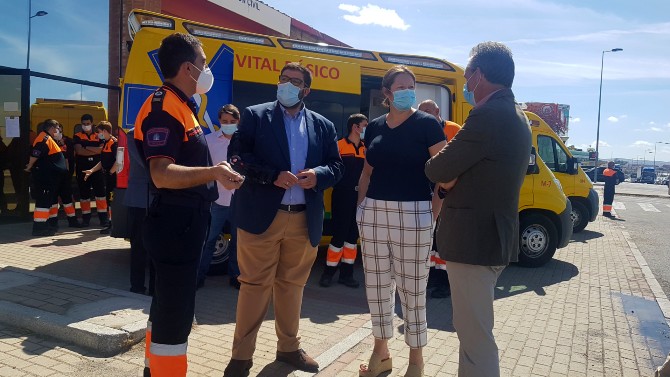 El alcalde con la directora general de Protecci&oacute;n Civil, el responsable de la agrupaci&oacute;n y el delegado de la Junta.