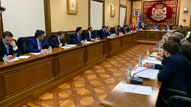 Imagen de archivo de un pleno en la Diputación.