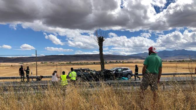 Accidente entre dos vehículos en la Nacional 110, en La Serrada.