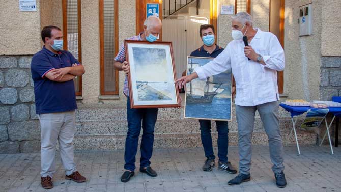 El pintor Manolo Barroso dona dos cuadros al Ayuntamiento de Solosancho.