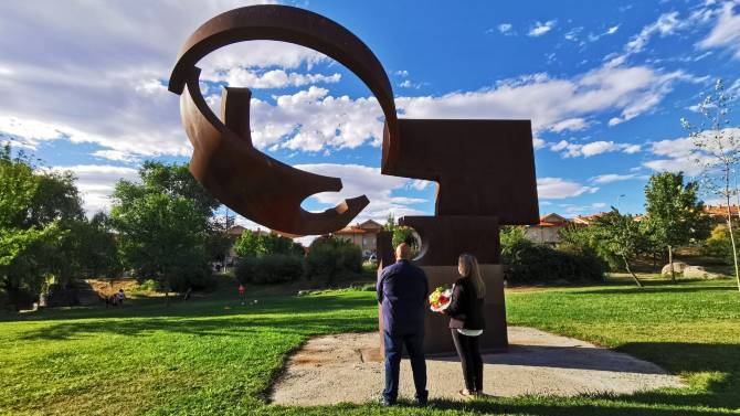 Ofrenda floral de los concejales de Ciudadanos a las víctimas del terrorismo.