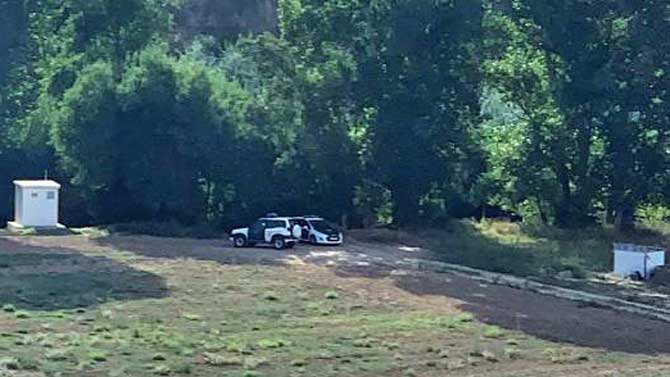 Intervenci&oacute;n de la Guardia Civil en el lugar donde apareci&oacute; el cad&aacute;ver en Ar&eacute;valo.