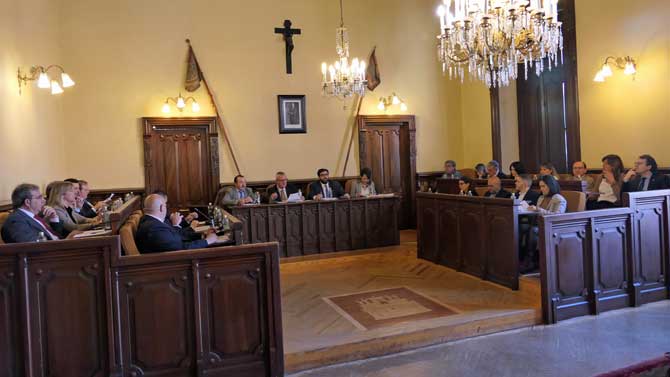 Imagen de archivo de un pleno municipal.