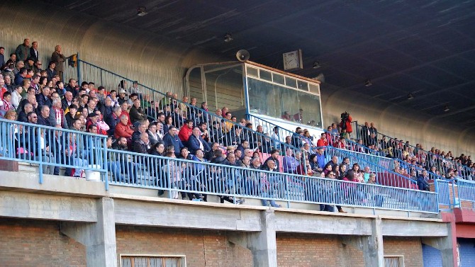 Estadio Adolfo Suárez.